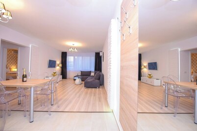 Privilege Apartment - Two Bedrooms - 5 Guests - Cismigiu Gardens