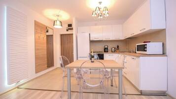 Apartment, 2 Bedrooms, Smoking, Balcony | Private kitchen