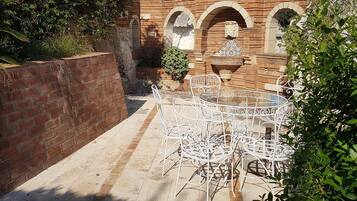 House, 1 Bedroom, Patio, Garden View | Bahagian luar