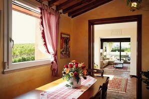 Villa, 3 habitaciones, con acceso para personas discapacitadas, alberca privada | Restaurantes