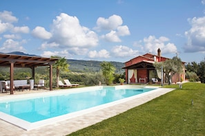 Villa, 3 chambres, accessible aux personnes à mobilité réduite, piscine privée | Piscine | Piscine extérieure