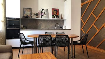 Apartemen, 4 kamar tidur, pemandangan kota | Tempat makan