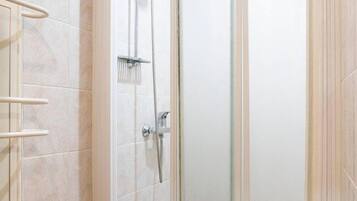 Apartamento, 4 quartos, vista para a cidade | Banheiro | Secador de cabelo, toalhas de banho, shampoo