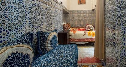 Family Room for 4 Peoples Sunny Riad Inside Medina Fes El Bali