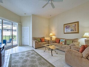 Villa, 5 Bedrooms, Private Pool, Garden View | Living room