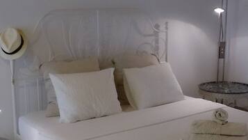 House, 2 Bedrooms, Balcony, Ocean View | 2 bedrooms, iron/ironing board, bed sheets