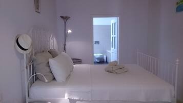 House, 2 Bedrooms, Balcony, Ocean View | 2 bilik tidur, seterika/papan seterika, cadar katil