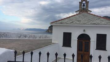 House, 2 Bedrooms, Balcony, Ocean View | Bahagian luar