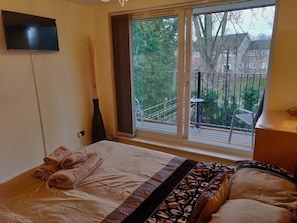 Apartment, 2 Bedrooms, Balcony, River View | 2 bedrooms, iron/ironing board, bed sheets