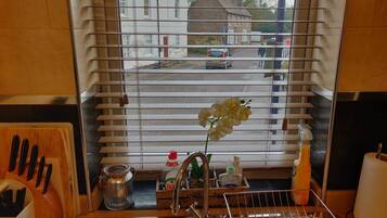 Apartment, 2 Bedrooms, Balcony, River View | Interior