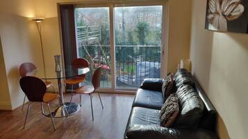 Apartment, 2 Bedrooms, Balcony, River View | Lounge
