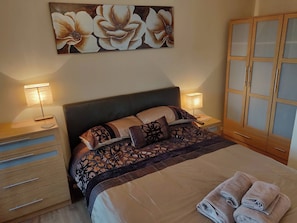 Apartment, 2 Bedrooms, Balcony, River View | 2 bedrooms, iron/ironing board, bed sheets