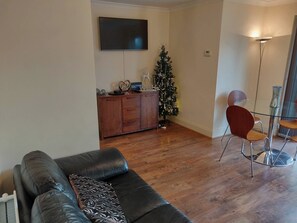 Apartment, 2 Bedrooms, Balcony, River View | Living room | TV