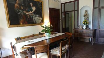 Villa, 2 Bedrooms, Patio, Pool View | Tempat makan