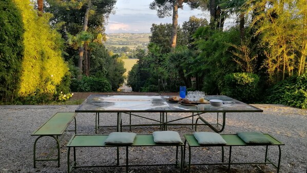 Villa, 2 Bedrooms, Patio, Pool View | Property grounds - Elegante Appartamento in Villa con Piscina (Treia)