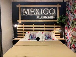 Deluxe Room | Hypo-allergenic bedding, individually decorated, free WiFi, bed sheets - Casa Kanabri Hostal Boutique - Hostel (Mexico City)