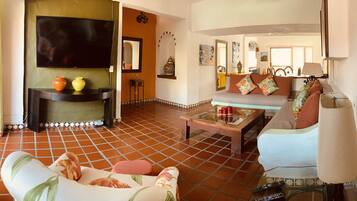 Apartment, 2 Bedrooms, Accessible, Smoking | Interior