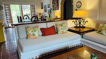 Apartment, 2 Bedrooms, Accessible, Smoking | Living area