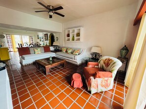 Apartment, 2 Bedrooms, Accessible, Smoking | Living area