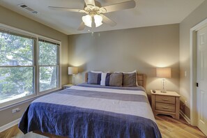 2 bedrooms, iron/ironing board, Internet, bed sheets