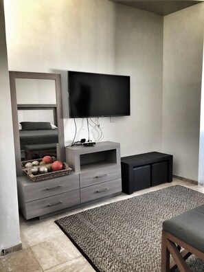 Apartment, 1 Bedroom, Smoking, Patio | Room amenity