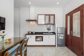 Private kitchen - Cosy Studio Living in the Heart of Da Nang (Da Nang)