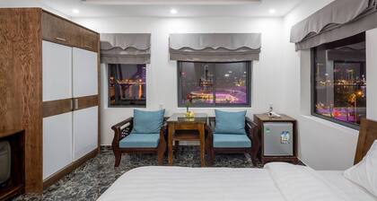 Marinas Penthouse Close To Popular Attractions