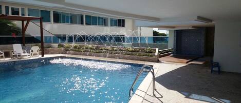 Studio, meerdere slaapkamers, roken, balkon | Zwembad | Een buitenzwembad