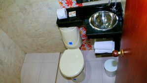 Studio, nhiều phòng ngủ, hút thuốc, ban công | Tiện nghi phòng tắm