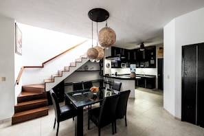 Condo, 3 Bedrooms, Smoking, Balcony | Dining