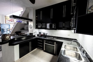 Condo, 3 Bedrooms, Smoking, Balcony | Interior