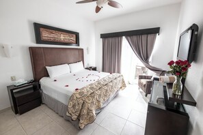Condo, 3 Bedrooms, Smoking, Balcony | 3 bedrooms, travel crib