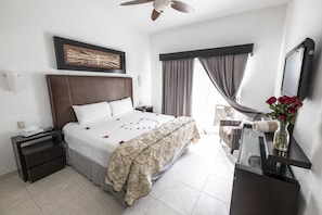 Condo, 3 habitaciones, para fumadores, balcón | 3 habitaciones y cuna de viaje