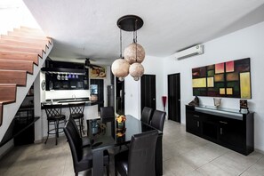 Condo, 3 Bedrooms, Smoking, Balcony | Interior