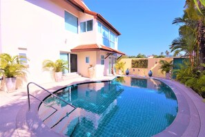 Villa, 5 habitaciones | Piscina | Una piscina al aire libre