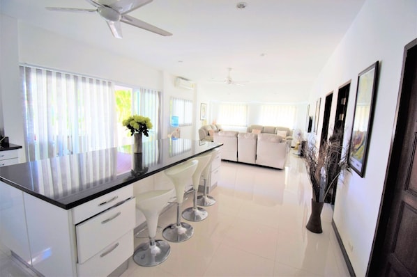Villa, 5 Bedrooms | Interior
