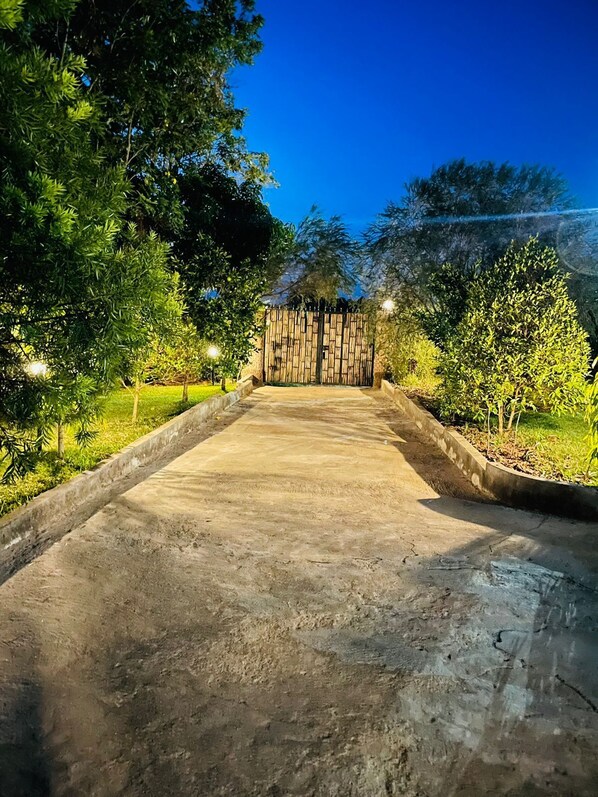 Dormitorio compartido, 3 habitaciones, fumadores, balcón | Exterior