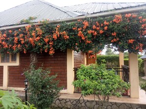 Dormitorio compartido, 3 habitaciones, fumadores, balcón | Exterior