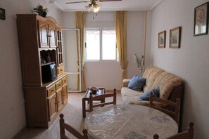 Appartement, 1 chambre, balcon, vue ville | Coin séjour