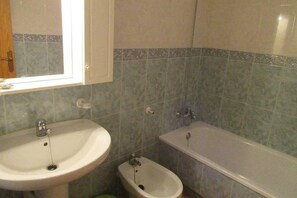 Appartement, 1 chambre, balcon, vue ville | Salle de bain