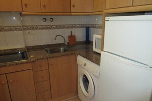 Apartment, 1 Bedroom, Balcony, City View | Private kitchen - Appartment Quiet and Less Than 500m From the Beach, Near Restaurants (Torrevieja)