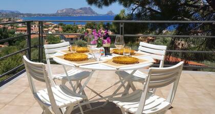 Panoramic Villa Near The Sea