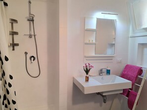 Free toiletries, hair dryer, bidet, towels - Panoramic Villa Near The Sea (Altavilla Milicia)