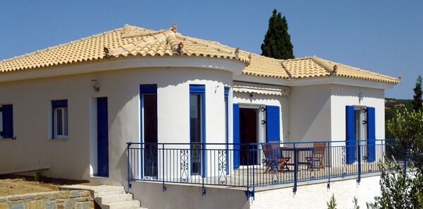 Exterior - Despite Corona Summer Vacation on Southern Greek Beaches (Pylos-Nestoras)
