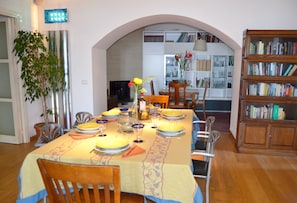 Apartment, 2 Bedrooms, Patio, Ocean View | Dining