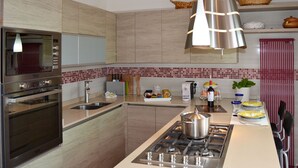 Apartment, 2 Bedrooms, Patio, Ocean View | Private kitchen