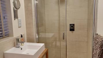 Rumah, 3 kamar tidur, patio | Kamar mandi | Pengering rambut dan handuk