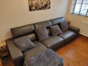 House, 3 Bedrooms, Patio | Living room