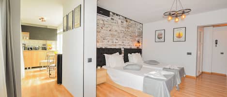 Studio, 1 Bedroom, City View