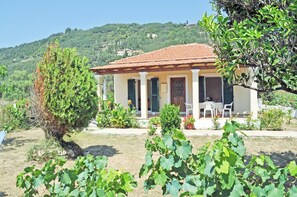 House, 2 Bedrooms, Smoking, Balcony | Front of property - Beach House Yannis in Agios Gordios Beach on Corfu (Corfu)